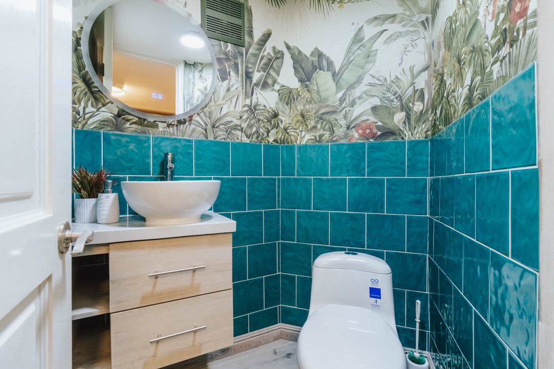 Bathroom with teal tiling and vessel sink at Plaza Catedral Loft